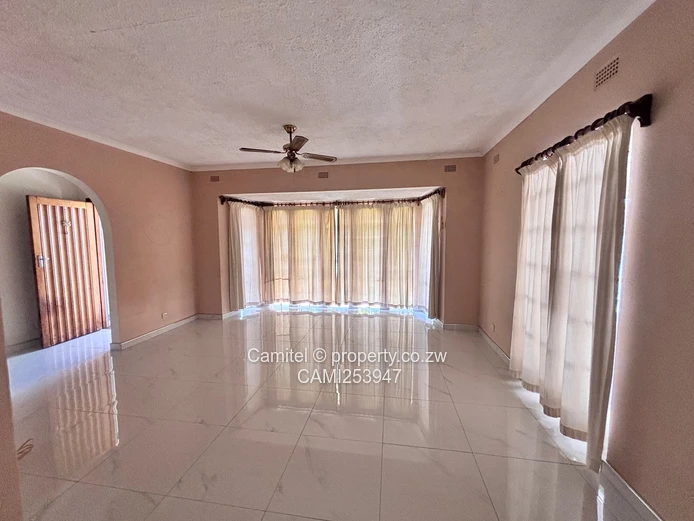 Strathaven 3-Bed Home - Pool, Borehole & Large Garden