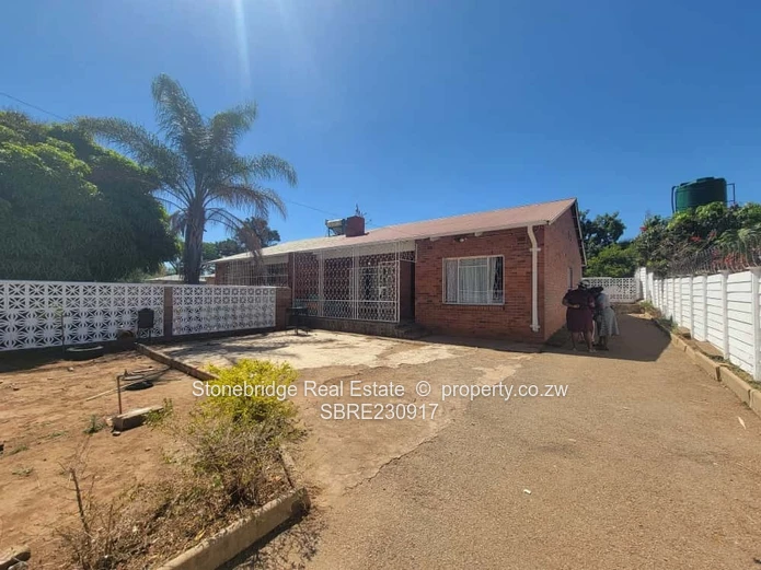 3 Bedroom semi- detached house in Paddonhurst for sale