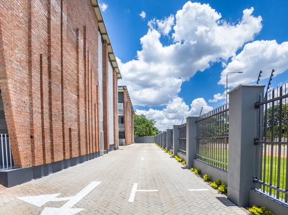 2 Bedroom Flat & Apartment