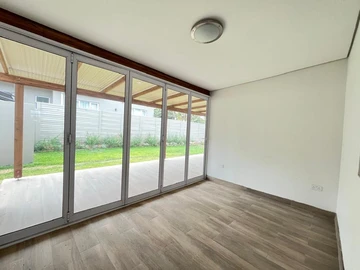 3 Bedroom Flat & Apartment
