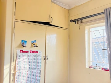 2 Bedroom Flat & Apartment