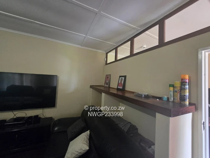 Montrose, Bulawayo South — 3-Bed House on 1600m² with Pool & Borehole