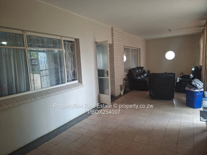 Eastlea Prime Property for Sale suitatble for Offices!