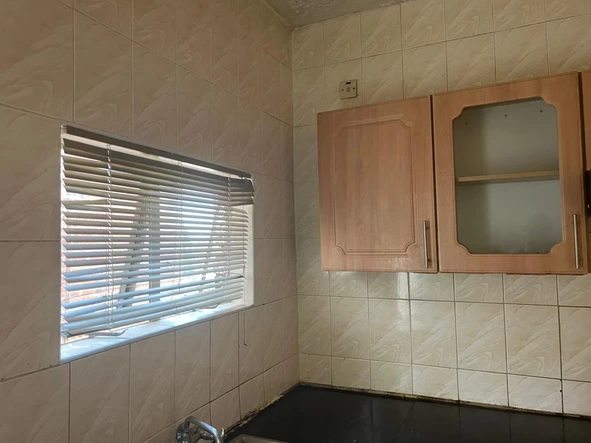 2 Bedroom Flat & Apartment