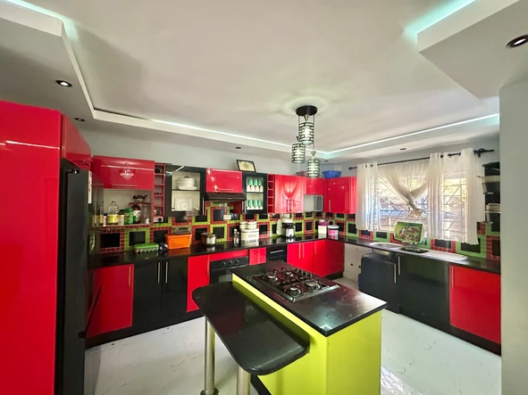 5 Bedroom House