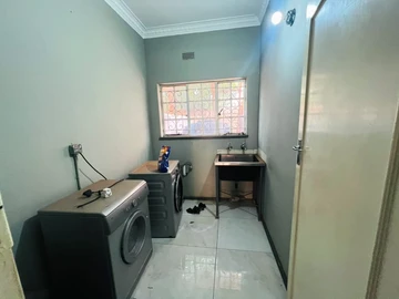 3 Bedroom Flat & Apartment