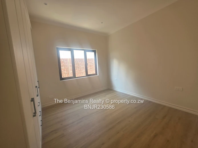 Up Market Townhouse In Pomona/Borrowdale