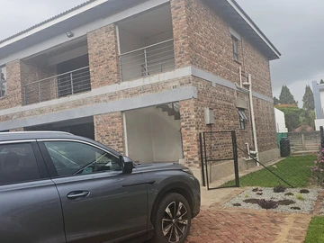 3 Bedroom Flat & Apartment