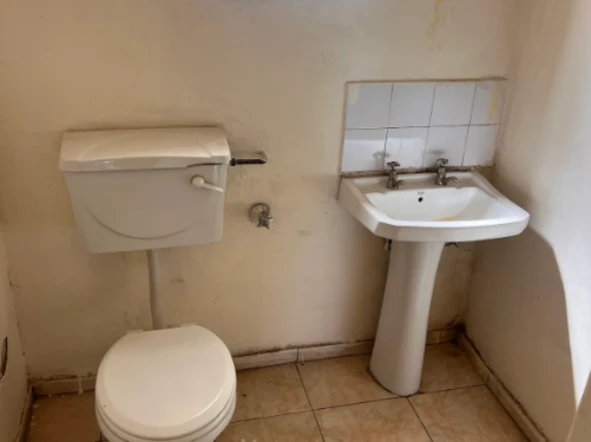2 Bedroom Flat & Apartment