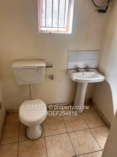 Bright 2-Bed Furnished Flat with Secure Windows — Willowvale (Sole Mandate)