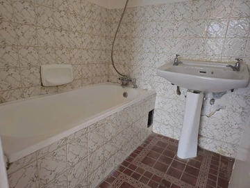 2 Bedroom Flat & Apartment
