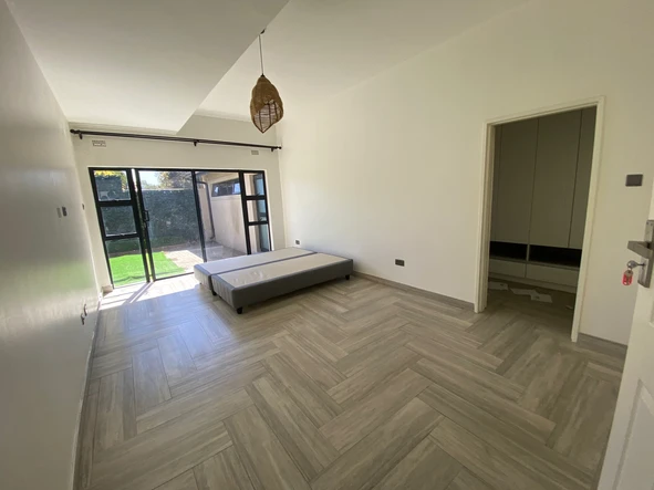 4 Bedroom Flat & Apartment