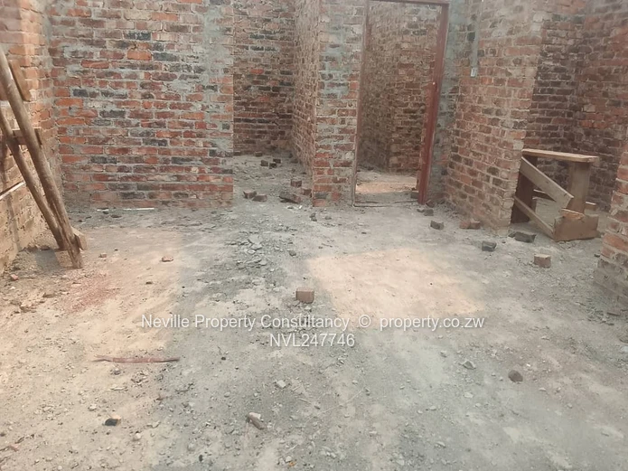 Greendale 2000m² with incomplete house