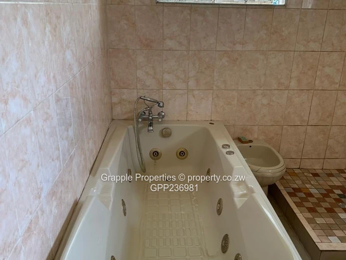 Mt Pleasant close to Arundel Village 