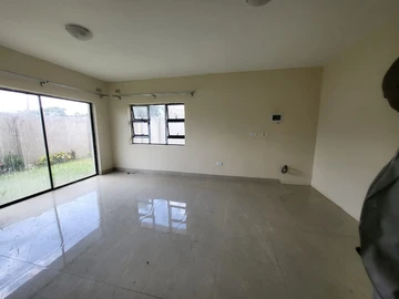 2 Bedroom Flat & Apartment