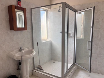 2 Bedroom Flat & Apartment