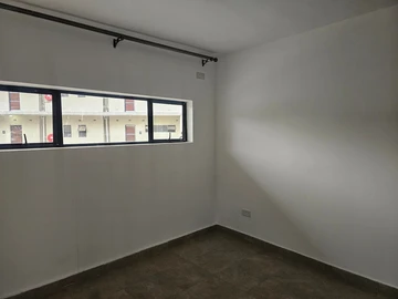 2 Bedroom Flat & Apartment