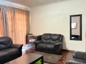 2 Bedroom Flat & Apartment