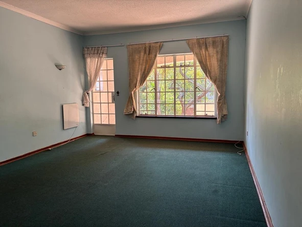 6 Bedroom House
