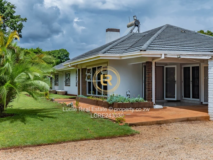 Seamless Living: A Cozy Indoor-Outdoor Retreat in Mount Pleasant