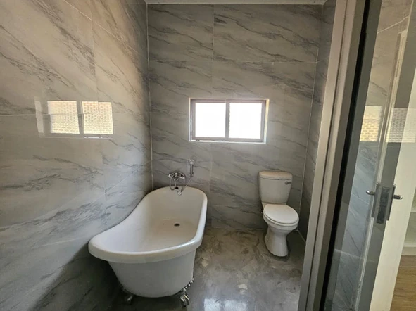 3 Bedroom Flat & Apartment