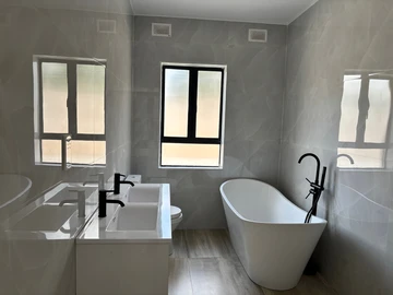 3 Bedroom Flat & Apartment