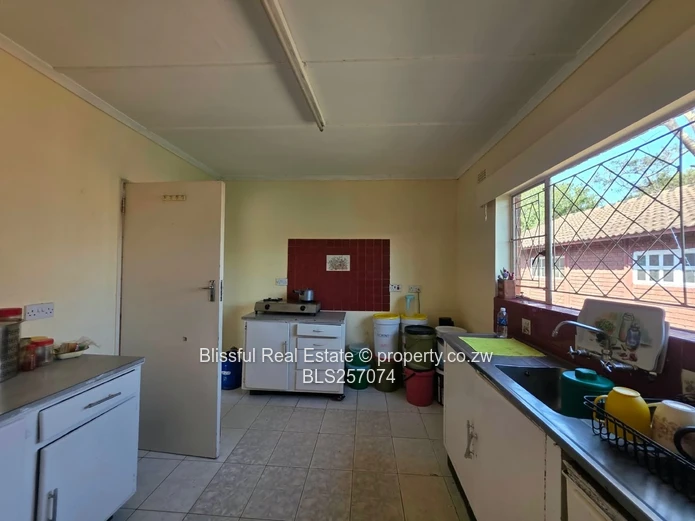 3-bedroom house for rent in Westgate