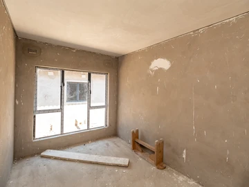 4 Bedroom Flat & Apartment