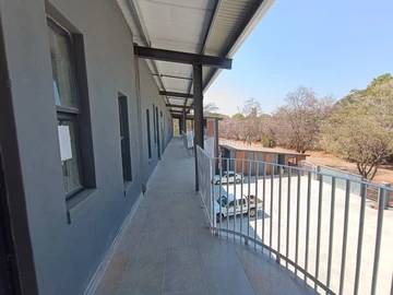 2 Bedroom Flat & Apartment