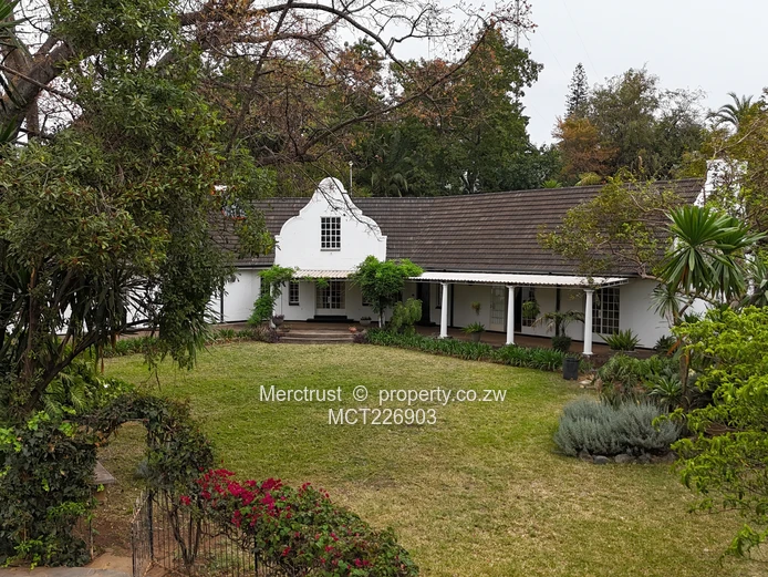 Gracious home in sought after location! (Sole Mandate)