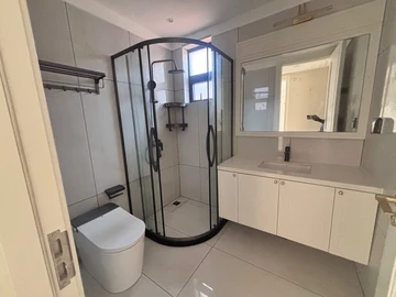 4 Bedroom Flat & Apartment
