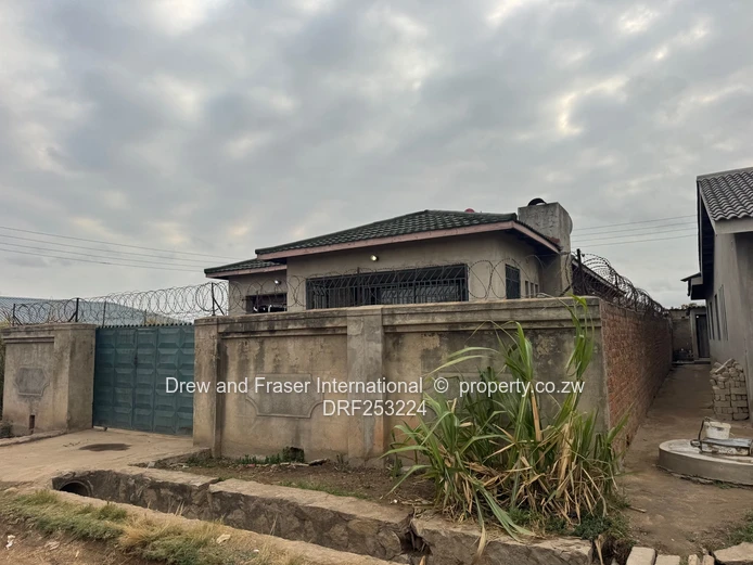 Zengeza 5 Ext 4 Bed Home - Fitted Kitchen, En-suite & Solar