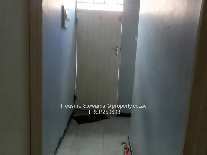 Walled 3-Bed Home with Red Gate & Verandah, Manyame Park