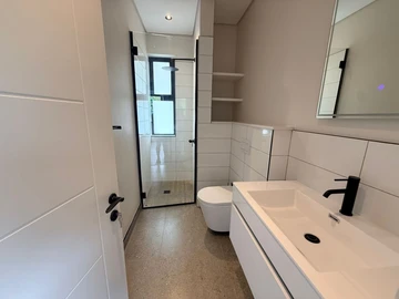 3 Bedroom Flat & Apartment