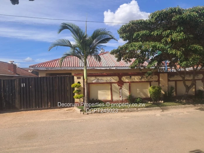 Spacious 4-Bed Home in Waterfalls- Mainway Meadows with Borehole