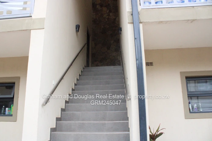 Neat Avondale West Flat to let