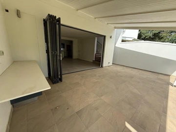 3 Bedroom Flat & Apartment