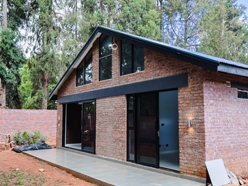 2 Bedroom Flat & Apartment