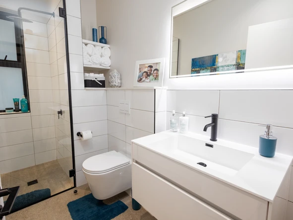 3 Bedroom Flat & Apartment