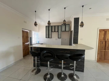 2 Bedroom Flat & Apartment