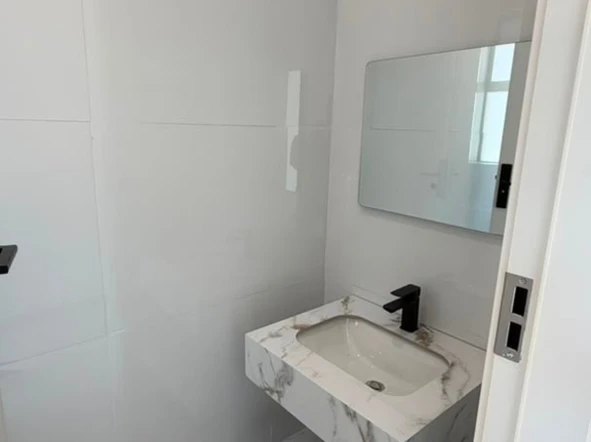 3 Bedroom Flat & Apartment