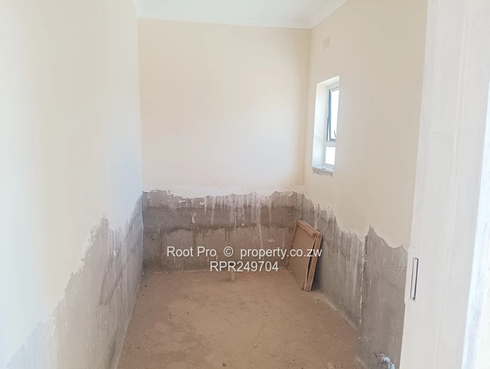 FOR SALE ASHDOWN PARK NEWLY BUILT 2 Bed GARDEN FLAT