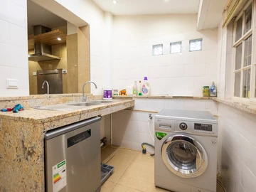 3 Bedroom Flat & Apartment