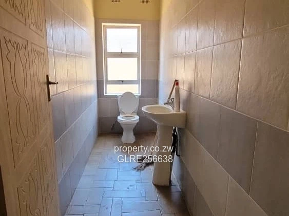 Pomona 5-Bed House on 2000m² with Borehole & Balcony