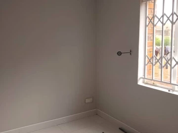 2 Bedroom Flat & Apartment