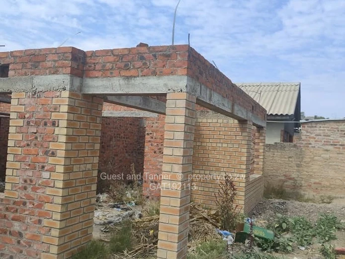 Incomplete Modern House for Sale in Amalinda Ivory Park on Fully Serviced 316sqm Stand (Sole Mandate)