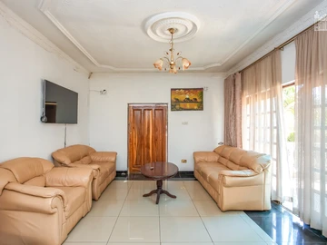 5 Bedroom House