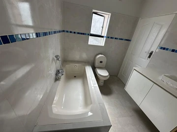 3 Bedroom Flat & Apartment