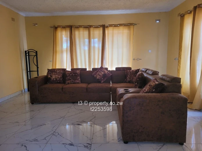 Spacious  Windsor Park Family home - with Cottage 