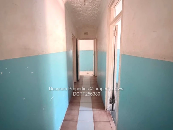 Norton: 4-Bed Walled Home on 2000m² with Fireplace (Sole Mandate)